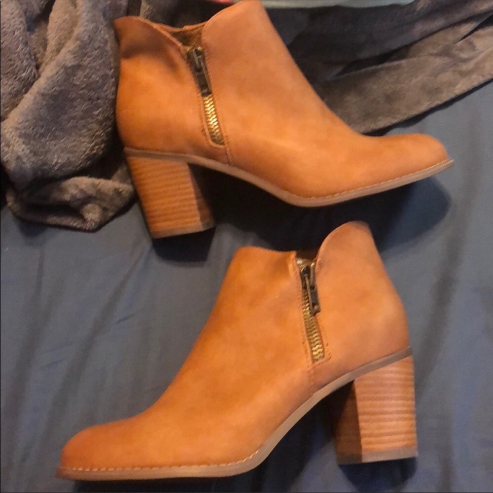9.5 wide cognac booties